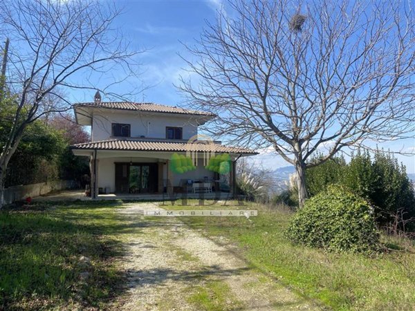 casa indipendente in vendita a Controguerra