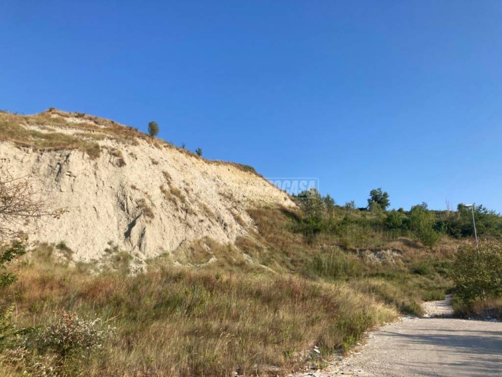 terreno industriale in vendita a Controguerra in zona Taiano