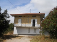 casa indipendente in vendita a Controguerra