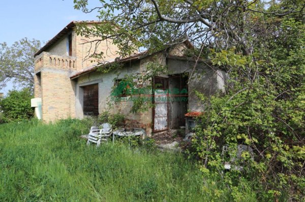 casa indipendente in vendita a Controguerra