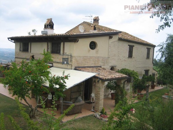 casa indipendente in vendita a Controguerra