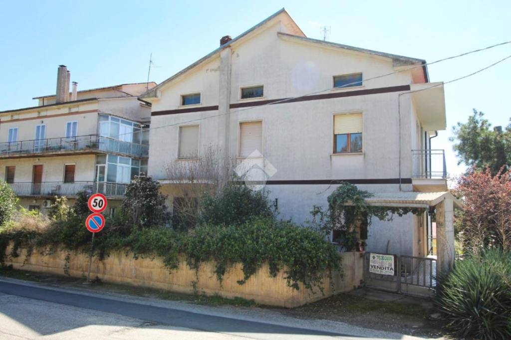 casa indipendente in vendita a Controguerra