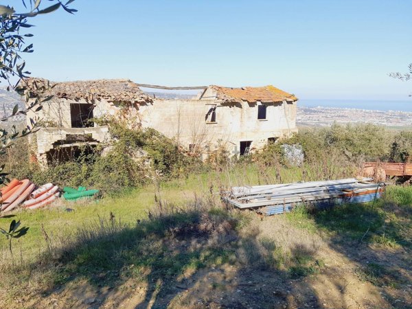 casa indipendente in vendita a Controguerra