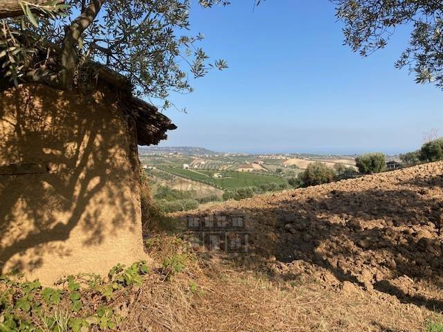 casa indipendente in vendita a Controguerra