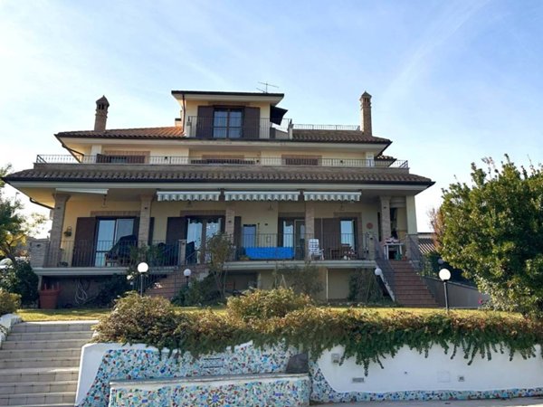 casa indipendente in vendita a Controguerra