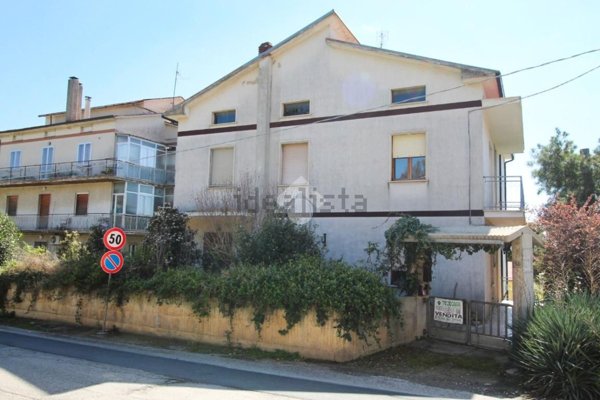 casa indipendente in vendita a Controguerra