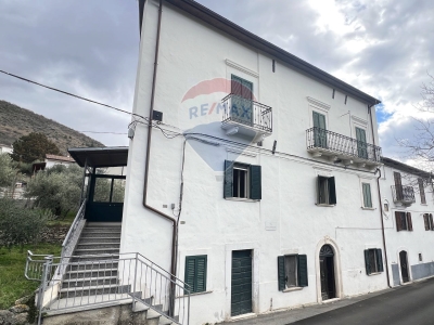 casa indipendente in vendita a Controguerra