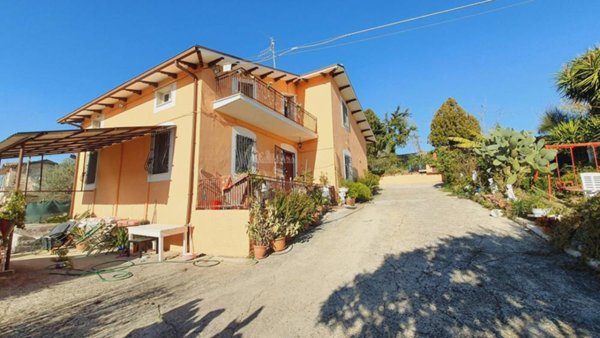 casa indipendente in vendita a Controguerra