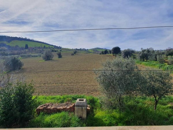 casa indipendente in vendita a Controguerra in zona Taiano