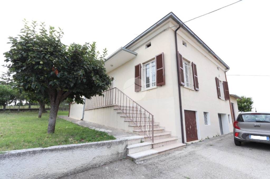 casa indipendente in vendita a Controguerra