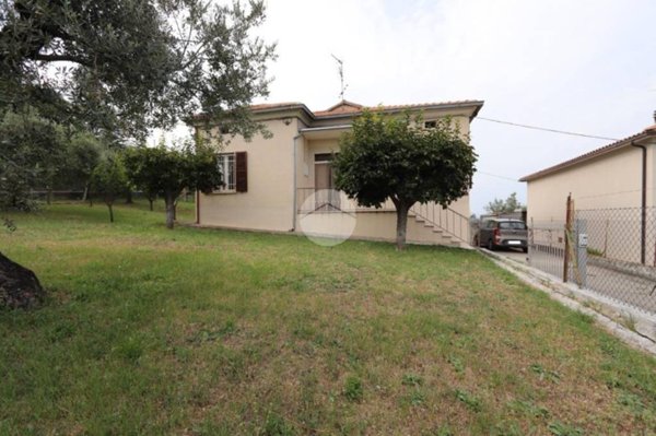 casa indipendente in vendita a Controguerra