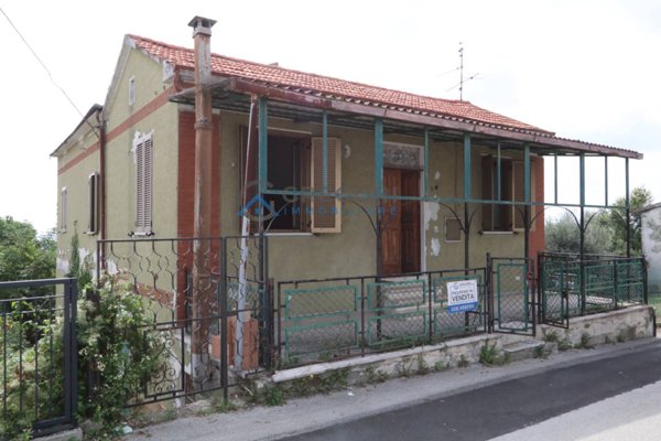 casa semindipendente in vendita a Controguerra