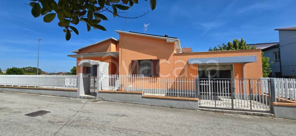 casa indipendente in vendita a Controguerra