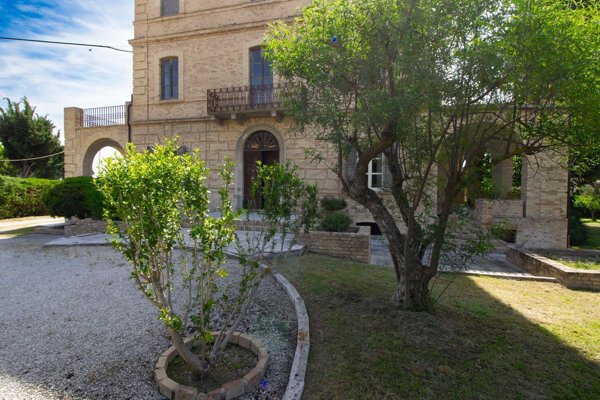 casa indipendente in vendita a Controguerra