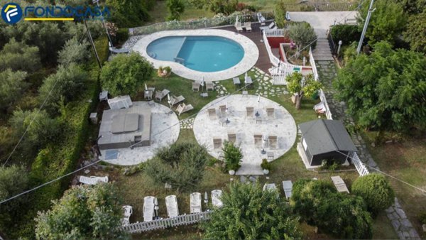 negozio in vendita a Controguerra