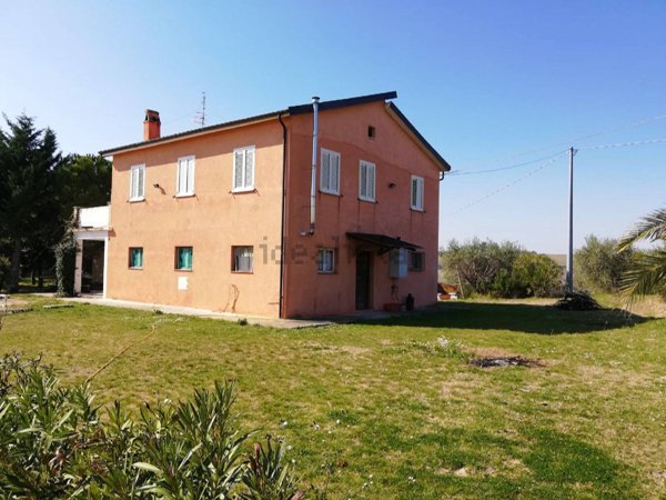 casale in vendita a Controguerra