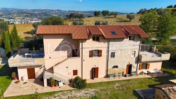 casa indipendente in vendita a Controguerra