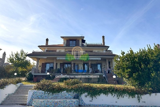 casa indipendente in vendita a Controguerra