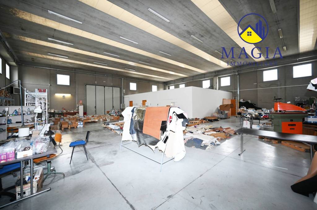 locale commerciale in vendita a Controguerra