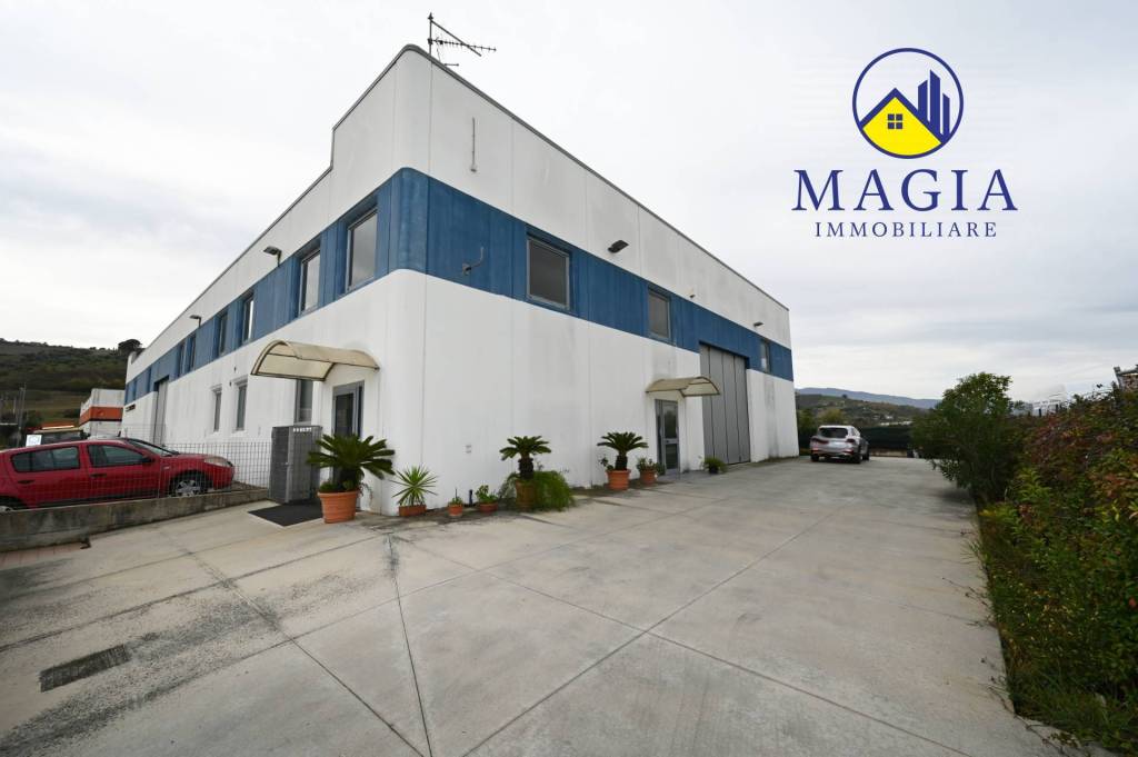 locale commerciale in vendita a Controguerra