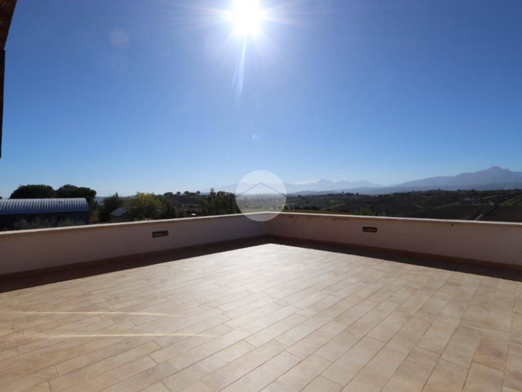 casa indipendente in vendita a Controguerra