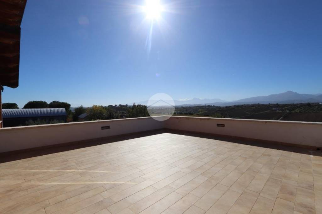 casa indipendente in vendita a Controguerra