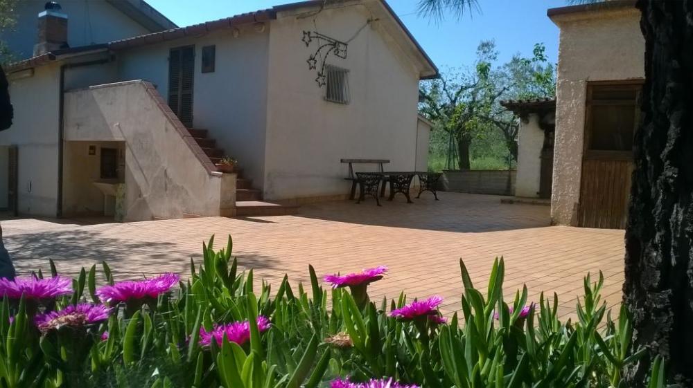 casa indipendente in vendita a Controguerra