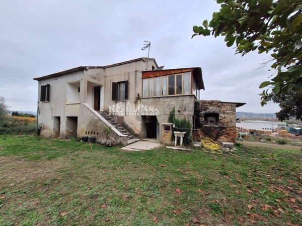 casa indipendente in vendita a Controguerra