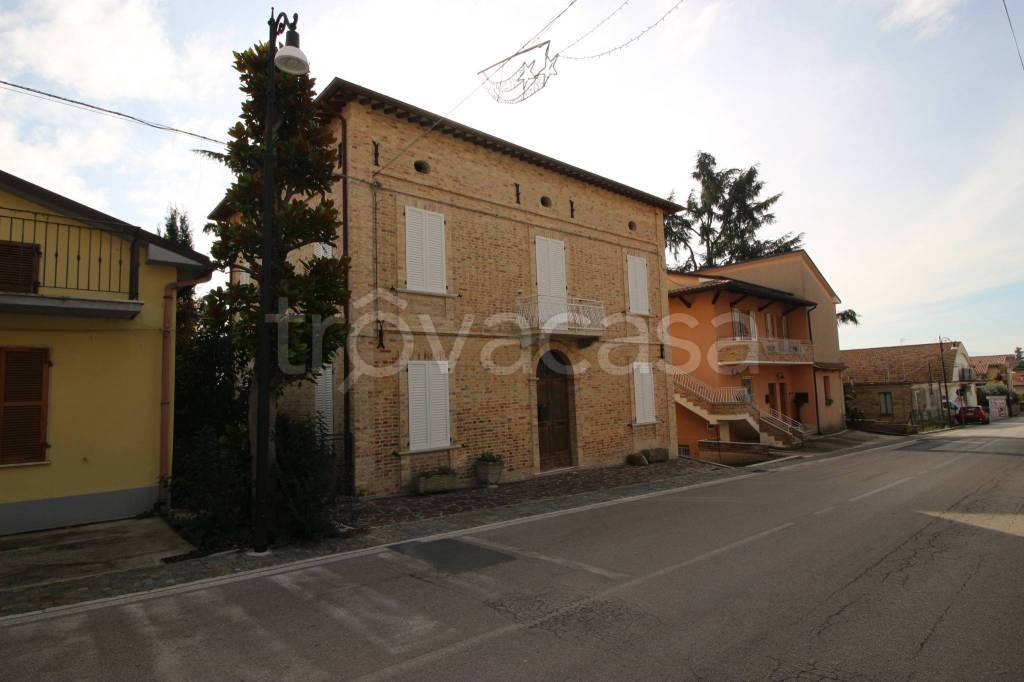 casa indipendente in vendita a Controguerra