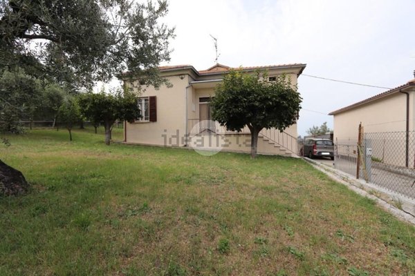 casa indipendente in vendita a Controguerra