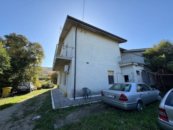 casa indipendente in vendita a Controguerra