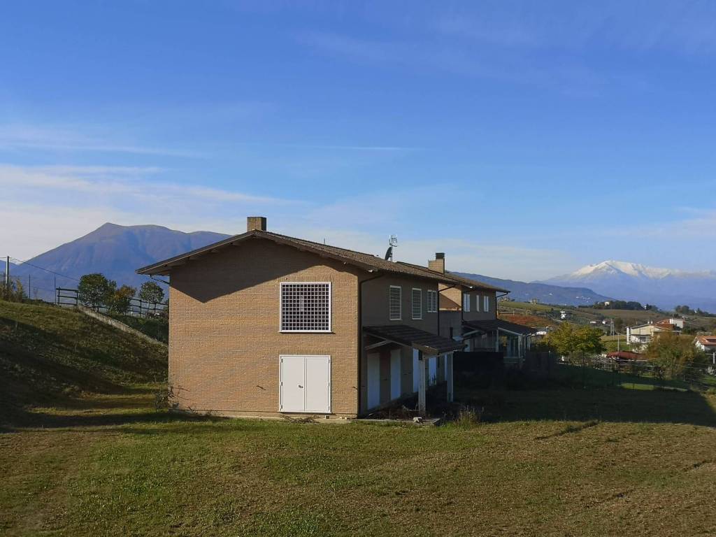 casa indipendente in vendita a Controguerra