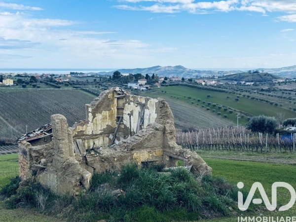 casa indipendente in vendita a Controguerra