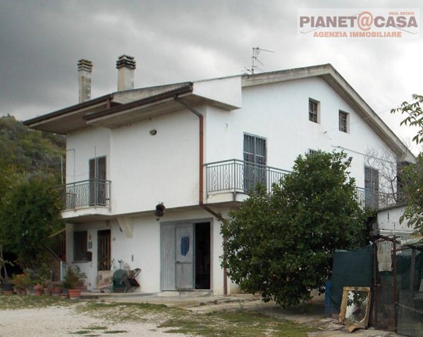 casa indipendente in vendita a Controguerra in zona Taiano