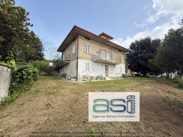 casa indipendente in vendita a Controguerra