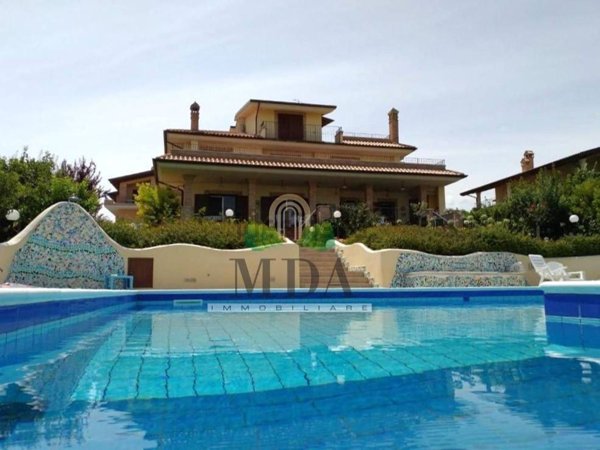 casa indipendente in vendita a Controguerra