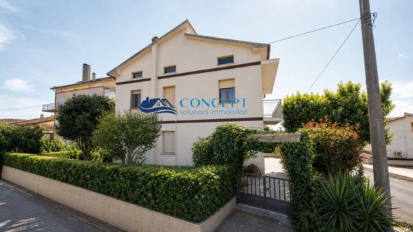 casa indipendente in vendita a Controguerra