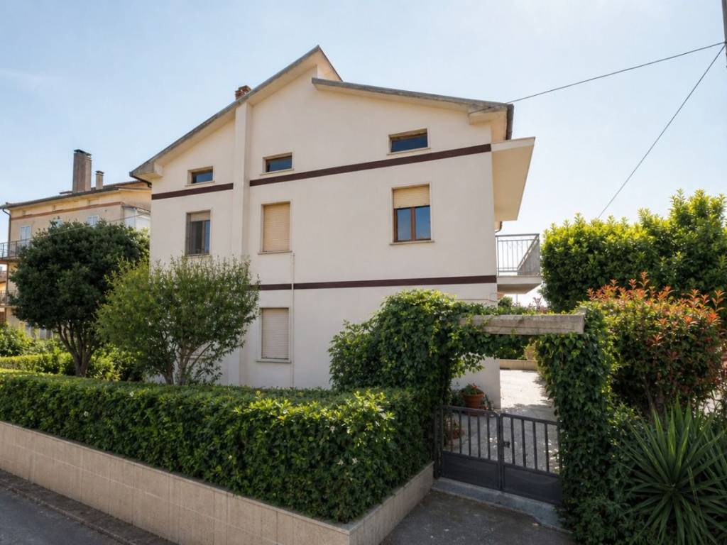 casa indipendente in vendita a Controguerra