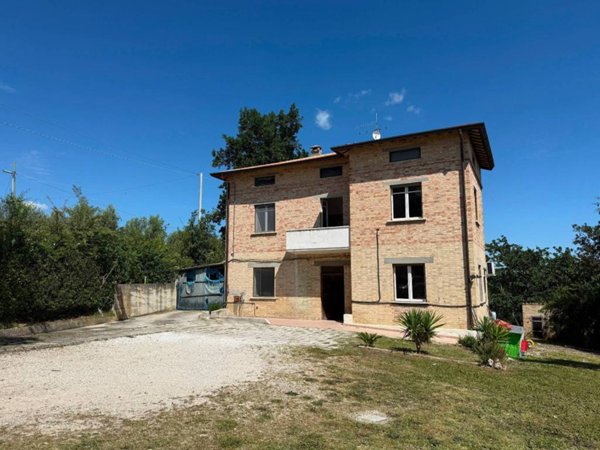 casa indipendente in vendita a Controguerra