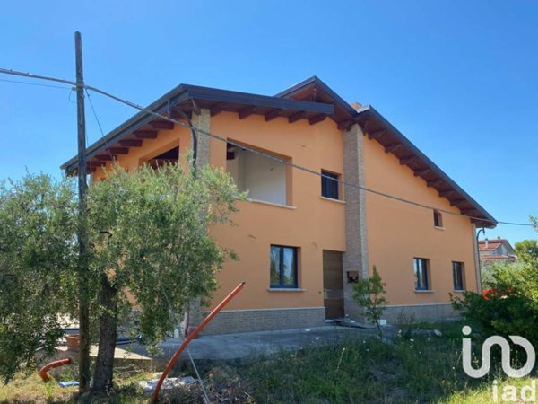 casa indipendente in vendita a Controguerra