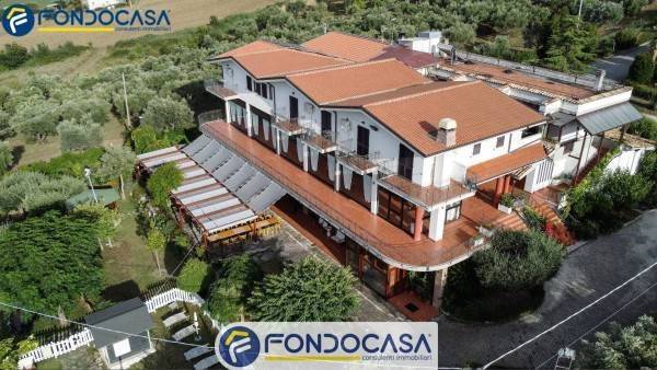 negozio in vendita a Controguerra in zona Mattonelle