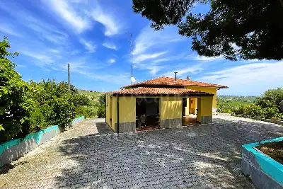 casa indipendente in vendita a Controguerra