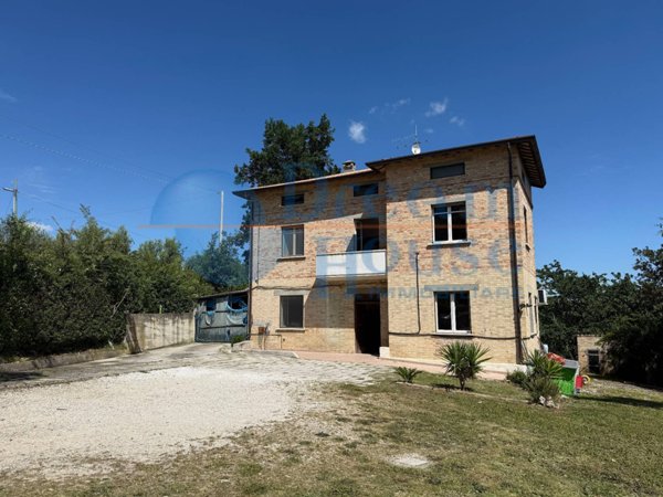 casa indipendente in vendita a Controguerra