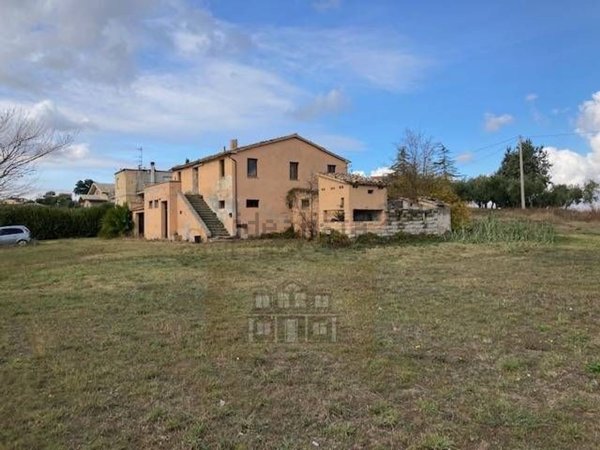 casa indipendente in vendita a Controguerra in zona San Giovanni