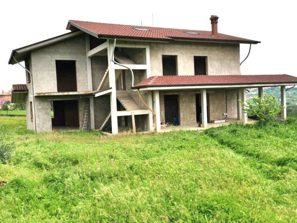 casa indipendente in vendita a Controguerra