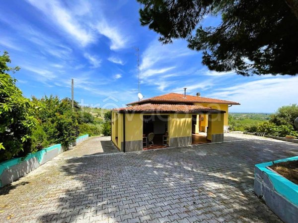 casa indipendente in vendita a Controguerra in zona San Giovanni