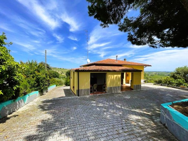 casa indipendente in vendita a Controguerra in zona San Giovanni