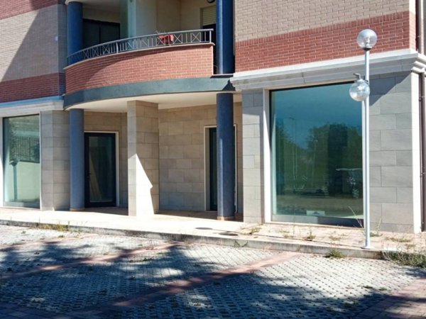 negozio in vendita a Corropoli