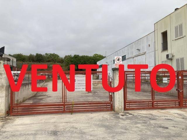 locale commerciale in vendita a Corropoli
