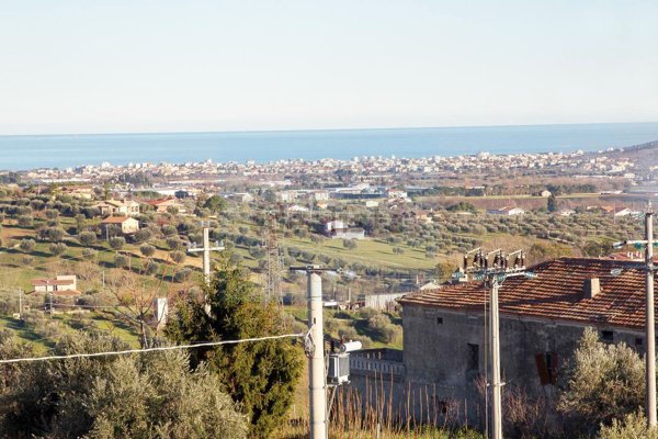 casa indipendente in vendita a Corropoli